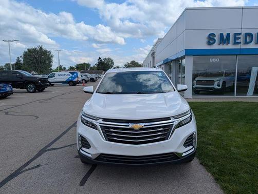 Iridescent Pearl Tricoat 2022 Chevrolet Equinox Premier