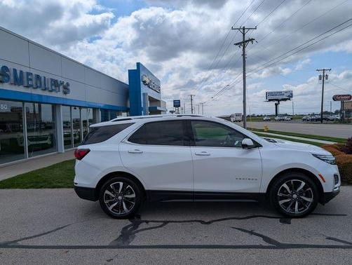 Iridescent Pearl Tricoat 2022 Chevrolet Equinox Premier