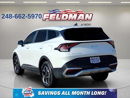 Snow White Pearl 2025 Kia Sportage LX