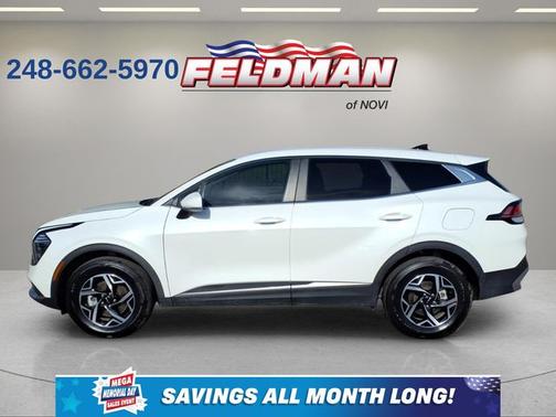 Snow White Pearl 2025 Kia Sportage LX