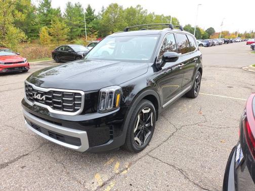 Ebony Black 2023 Kia Telluride S SUV