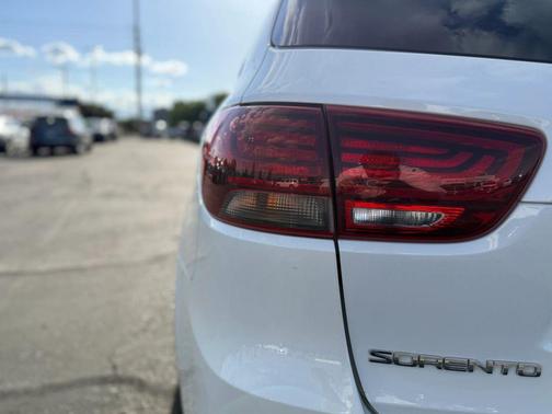 Snow White Pearl 2020 Kia Sorento LX