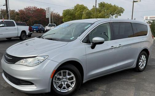 2022 Chrysler Voyager LX
