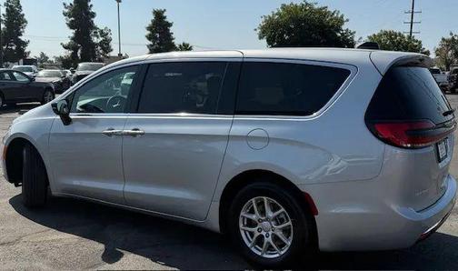 2022 Chrysler Voyager LX