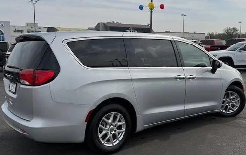 2022 Chrysler Voyager LX