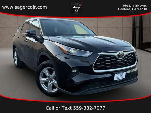 Midnight Black Metallic 2022 Toyota Highlander LE