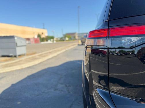Super Black 2023 Nissan Pathfinder SL 4WD
