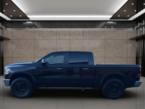 Diamond Black Crystal Pearlcoat 2019 RAM 1500 Laramie