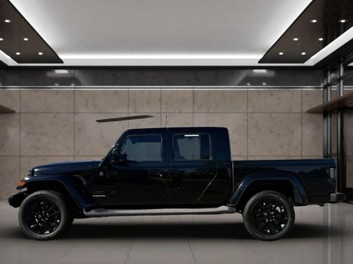 Black Clearcoat 2021 Jeep Gladiator High Altitude 4x4