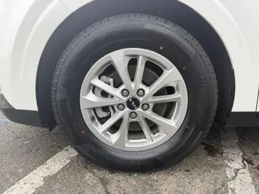 2023 Kia Carnival LX