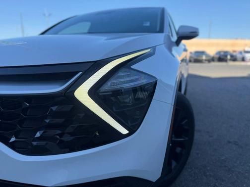 Glacial White Pearl 2023 Kia Sportage EX