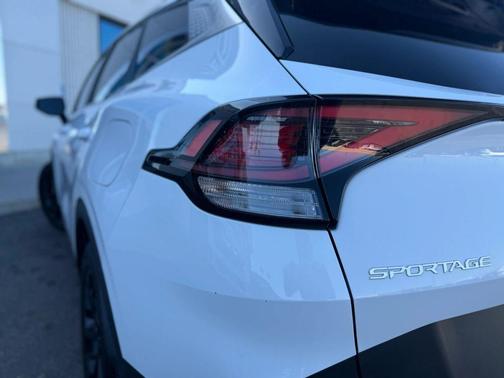 Glacial White Pearl 2023 Kia Sportage EX