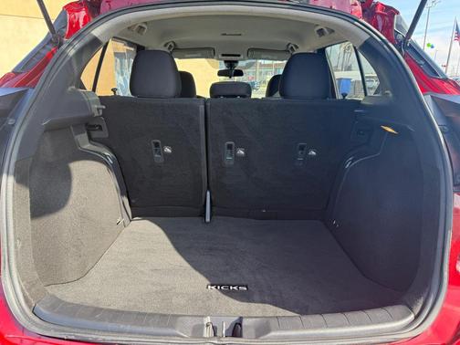 2022 Nissan Kicks SV