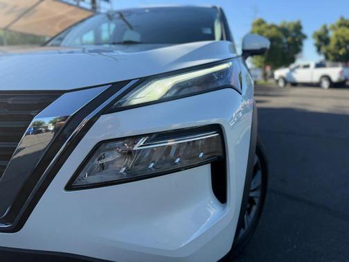 Pearl White Tricoat 2023 Nissan Rogue SV