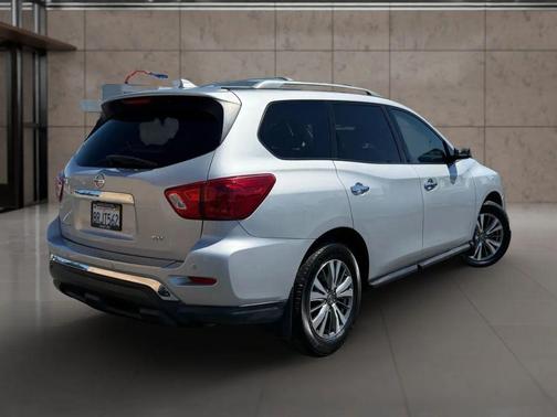 2020 Nissan Pathfinder SV Sport Utility 4D