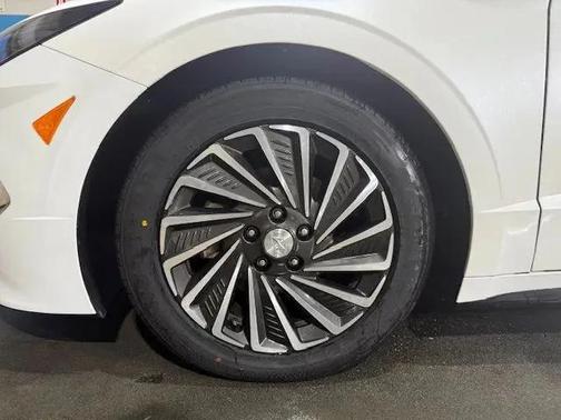 2022 Hyundai SONATA Hybrid SE