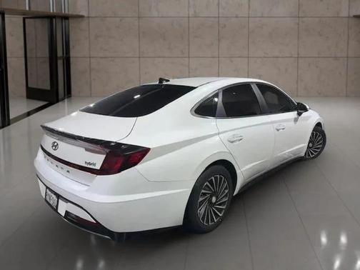 2022 Hyundai SONATA Hybrid SE