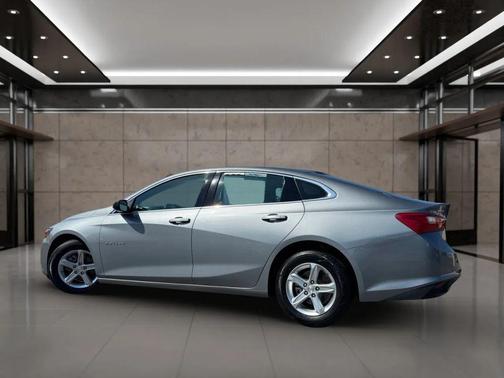 Sterling Gray Metallic 2024 Chevrolet Malibu FWD 1LT
