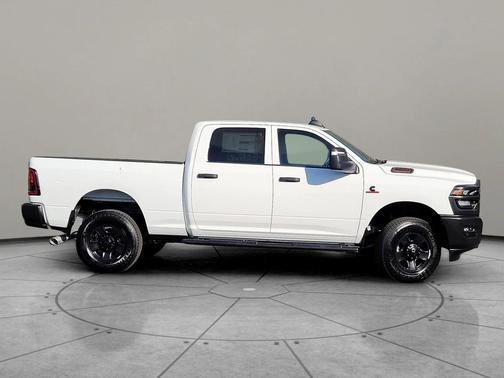 2025 RAM 2500 Tradesman Crew Cab 4x4 6'4' Box