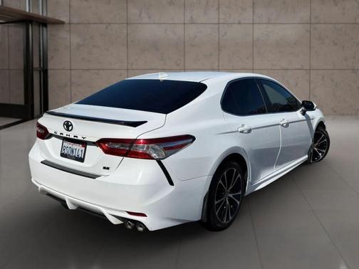 2020 Toyota Camry SE