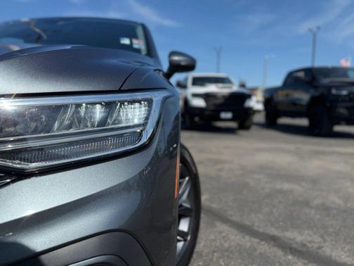 Deep Black Pearl 2022 Volkswagen Tiguan 2.0T SE 4MOTION