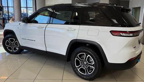 2024 Jeep Grand Cherokee 4xe Trailhawk
