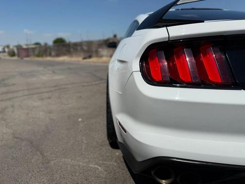Oxford White 2016 Ford Shelby GT350 Base