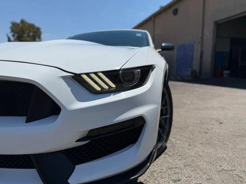 Oxford White 2016 Ford Shelby GT350 Base