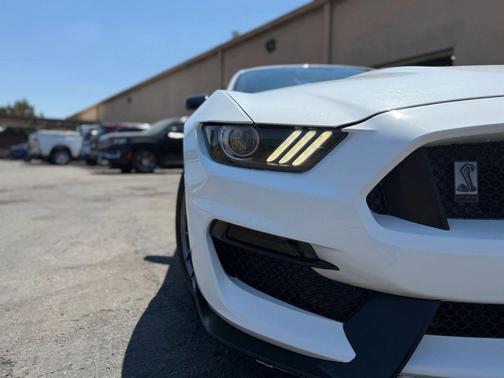 Oxford White 2016 Ford Shelby GT350 Base