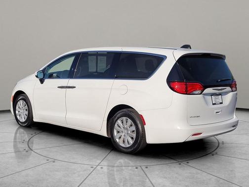 2020 Chrysler Voyager L