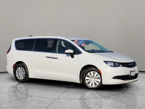 2020 Chrysler Voyager L