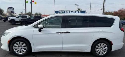 2020 Chrysler Voyager L