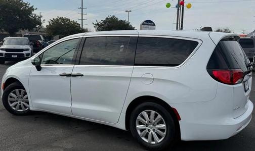 2020 Chrysler Voyager L