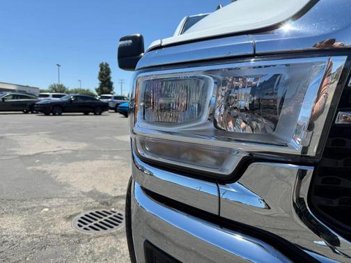 Bright White Clearcoat 2024 RAM 2500 Big Horn Crew Cab 4x4 6'4' Box