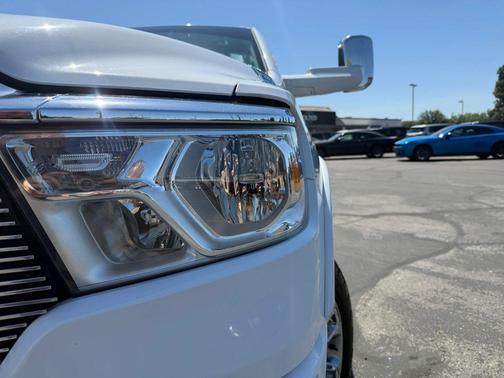 Bright White Clearcoat 2022 RAM 1500 Laramie