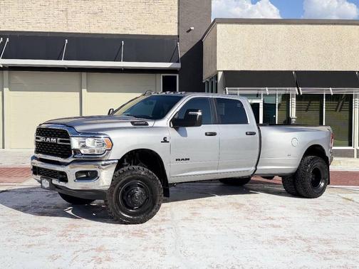 Billet Silver Metallic Clearcoat 2024 RAM 3500 Big Horn Crew Cab 4x4 8' Box
