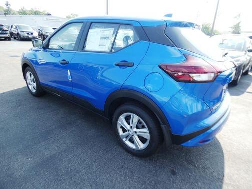 2025 Nissan Kicks S