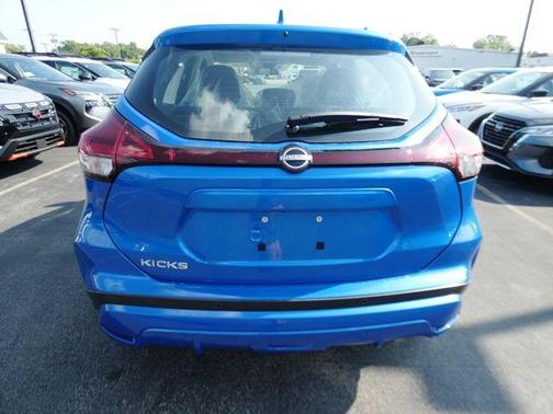 2025 Nissan Kicks S