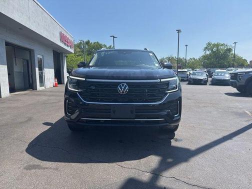 Deep Black Pearl 2025 Volkswagen Atlas 2.0T SEL Premium R-Line 4MOTION