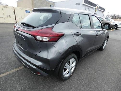2025 Nissan Kicks S