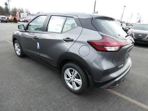 2025 Nissan Kicks S