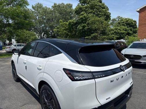 Everest White Pearl/Black 2026 Nissan Murano Platinum