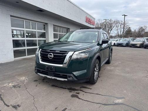 Obsidian Green Pearl/Super Black 2022 Nissan Pathfinder SL 4WD