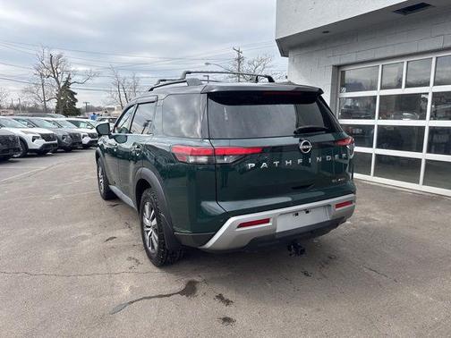 Obsidian Green Pearl/Super Black 2022 Nissan Pathfinder SL 4WD