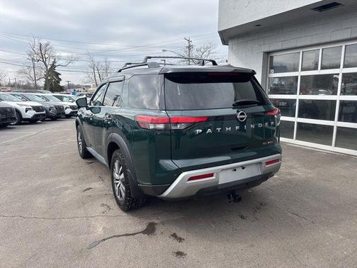 2022 Nissan Pathfinder SL 4WD