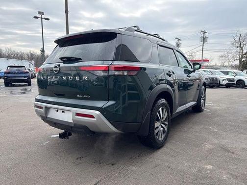 2022 Nissan Pathfinder SL 4WD