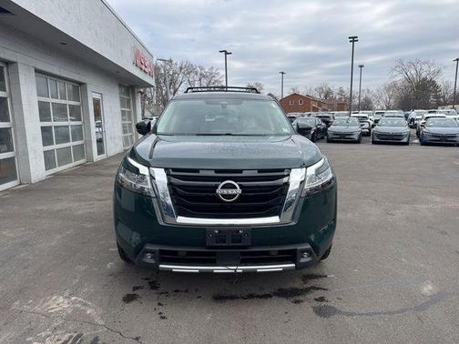 Obsidian Green Pearl/Super Black 2022 Nissan Pathfinder SL 4WD
