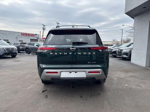 2022 Nissan Pathfinder SL 4WD