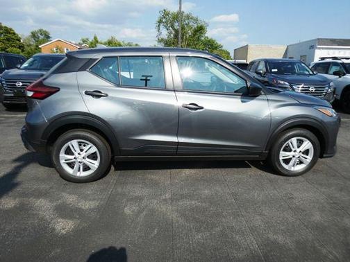2025 Nissan Kicks S
