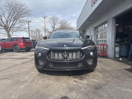 Nero Ribelle Metallic 2022 Maserati Levante Modena S